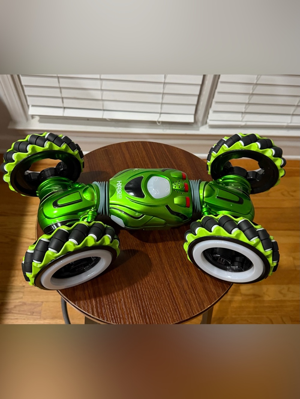 Hyper Drift Twist 2.0 Remote Control Car Featuring Unique Design 360 Drifting 💚